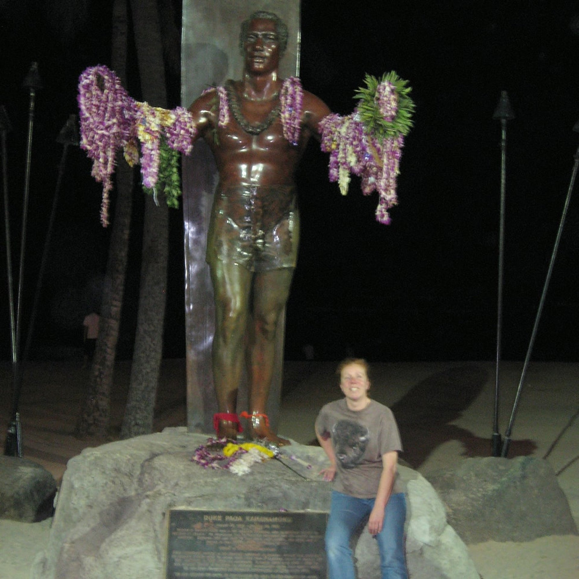 Unser erster Surfer an der Waikiki Beach